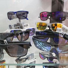 Centro Óptico Benicasim variedad de gafas de sol